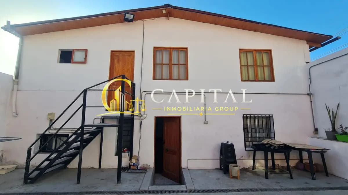 SE VENDE CASA ESQUINA EN VILLA ESMERALDA CON AVELINO CONTARDO